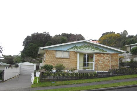 Photo of property in 3 Oawai Place, Marfell, New Plymouth, 4310