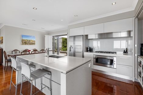 Photo of property in 8 Eastcliffe Road, Castor Bay, Auckland, 0620
