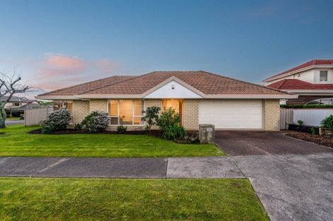 Photo of property in 2 Chale Place, Somerville, Auckland, 2014