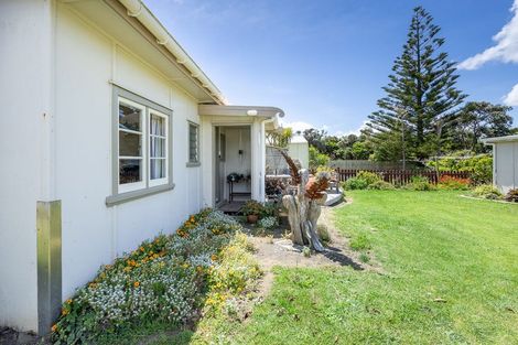 Photo of property in 23 Kelly Street, Baylys Beach, Dargaville, 0377