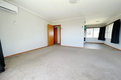 Photo of property in 2/90 Te Atatu Road, Te Atatu South, Auckland, 0610