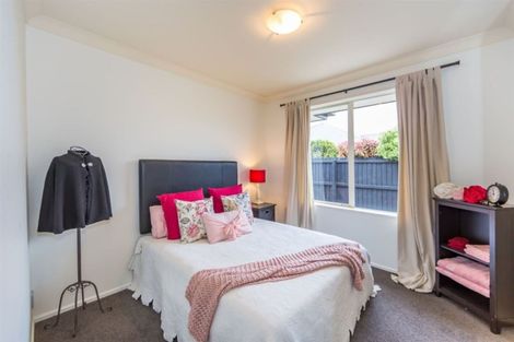 Photo of property in 11 Coolspring Way, Redwood, Christchurch, 8051