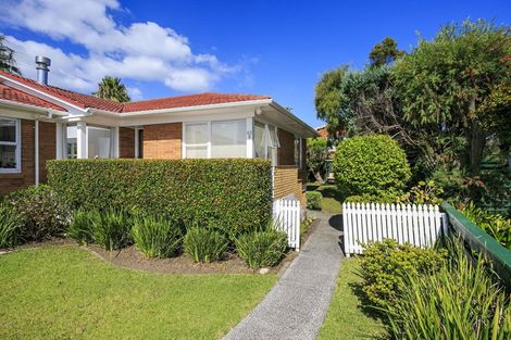 Photo of property in 2/43 Northumberland Avenue, Belmont, Auckland, 0622