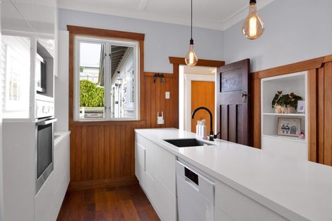 Photo of property in 183 Tukapa Street, Westown, New Plymouth, 4310