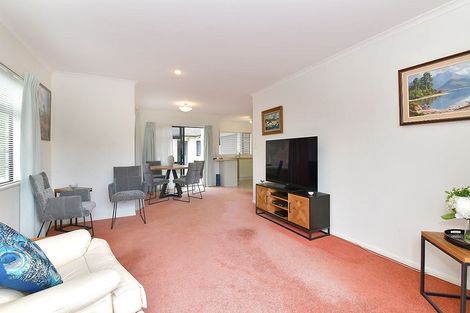 Photo of property in 12 Francis Skinner Place, Orewa, 0931