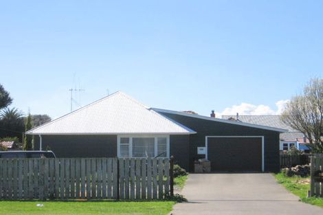 Photo of property in 15 Robinson Street, Foxton, 4814