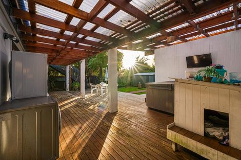 Photo of property in 214a Edmonton Road, Te Atatu South, Auckland, 0610