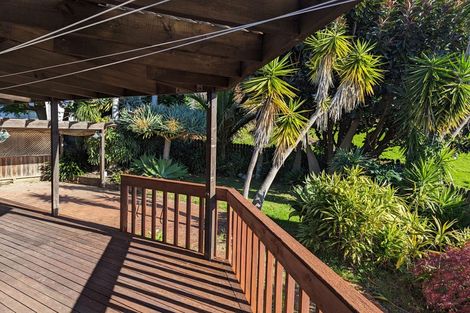 Photo of property in 77 Beechdale Crescent, Pakuranga Heights, Auckland, 2010