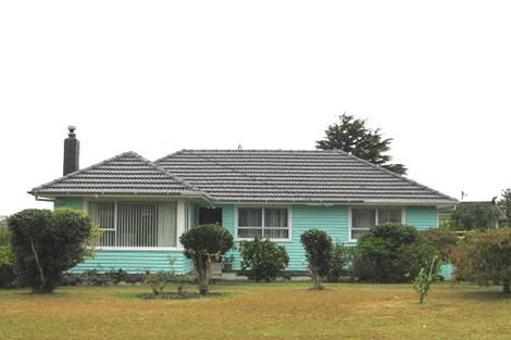 Photo of property in 37 Farquhar Road, Glendene, Auckland, 0602