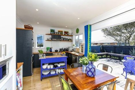 Photo of property in 11 Waimea Street, Westown, New Plymouth, 4310