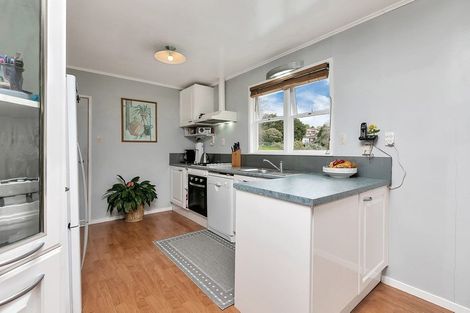 Photo of property in 21 Battle Place, Glenfield, Auckland, 0629