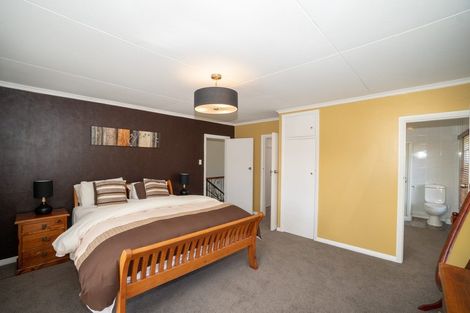 Photo of property in 24 Fraser Court, Roslyn, Palmerston North, 4414