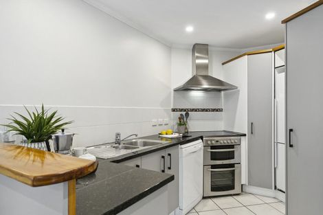 Photo of property in 7a/5 Kent Terrace, Mount Victoria, Wellington, 6011