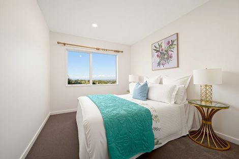 Photo of property in 18 Cityview Place, Massey, Auckland, 0614