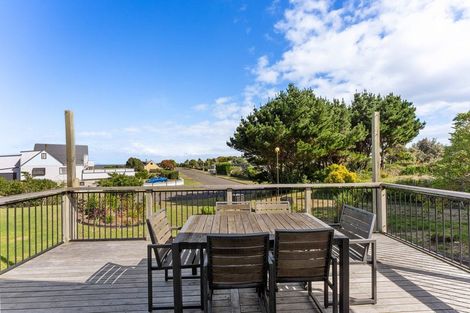 Photo of property in 60 Sarah Street, Waikawa Beach, Levin, 5573