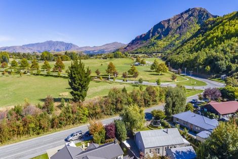 Photo of property in 9 Mcdonnell Road, Arrowtown, 9302