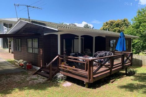 Photo of property in 1/7 Waverley Avenue, Glenfield, Auckland, 0629