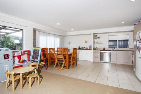 Photo of property in 717a Swanson Road, Swanson, Auckland, 0612
