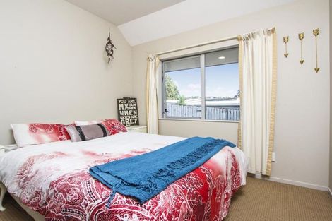 Photo of property in 717a Swanson Road, Swanson, Auckland, 0612