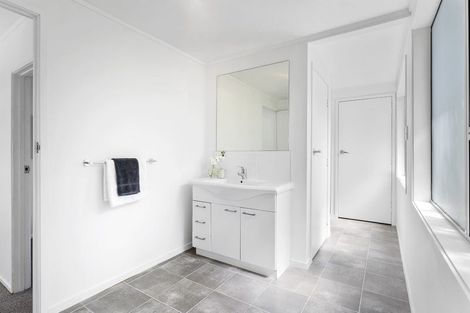 Photo of property in 3 Micawber Place, Mellons Bay, Auckland, 2014