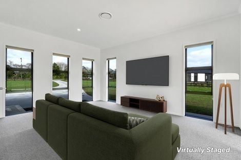 Photo of property in 31 Ninia Road, Paraite, New Plymouth, 4373
