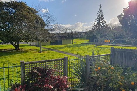 Photo of property in 2/8 The Esplanade, Eastern Beach, Auckland, 2012