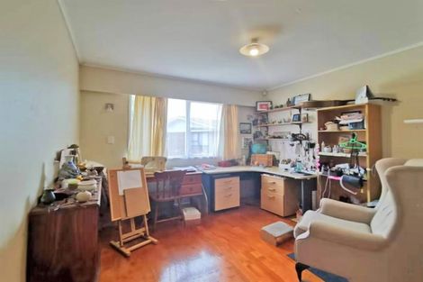 Photo of property in 23 La Trobe Street, Pakuranga Heights, Auckland, 2010