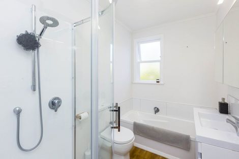 Photo of property in 32 Heretaunga Square, Silverstream, Upper Hutt, 5019