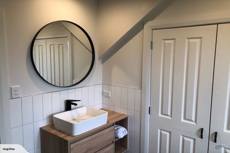 Photo of property in 328 Glenfield Road, Glenfield, Auckland, 0629