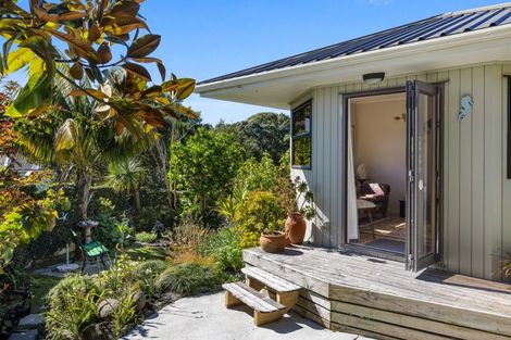 Photo of property in 1 Moana Terrace, Snells Beach, 0920