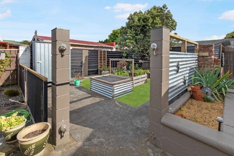 Photo of property in 31 Tongariro Street, Castlecliff, Whanganui, 4501