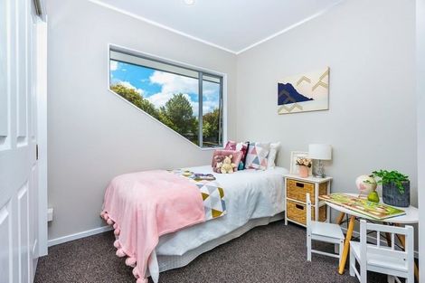 Photo of property in 13 Lagoon Way, West Harbour, Auckland, 0618