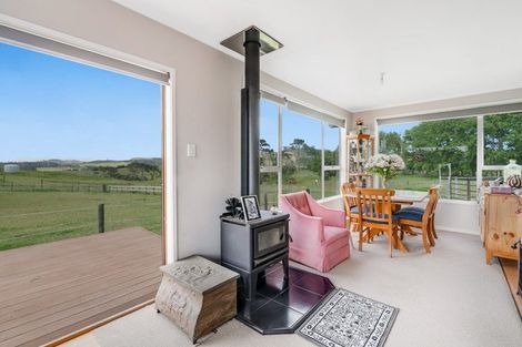 Photo of property in 47 Crosland Road, South Head, Helensville, 0874