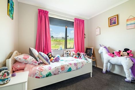 Photo of property in 137 Tuparekura Road, South Head, Helensville, 0874