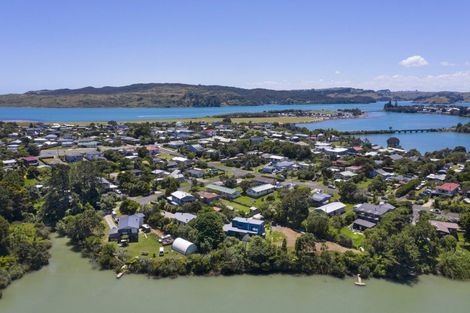 Photo of property in 12 Karioi Crescent, Raglan, 3225