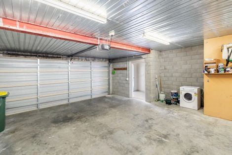 Photo of property in 72 Wynyard Crescent, Fernhill, Queenstown, 9300