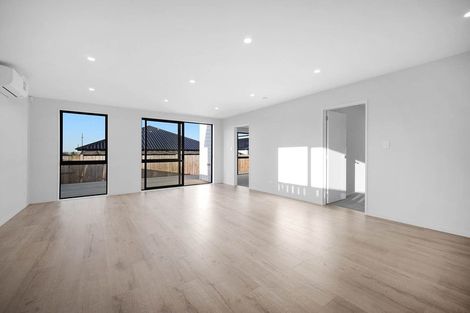 Photo of property in 19 Cronshaw Road, Karaka, 2113