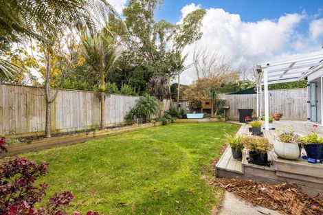 Photo of property in 8 York Crescent, Westown, New Plymouth, 4310