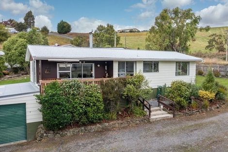 Photo of property in 9 Castle Street, Waihola, Milton, 9073