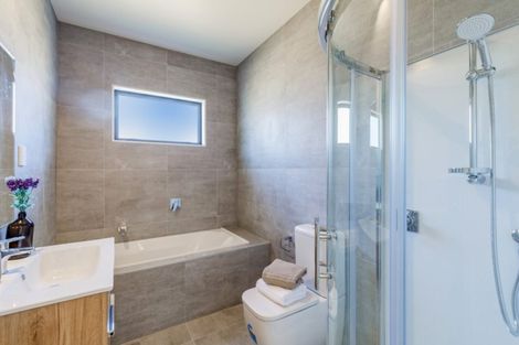 Photo of property in 4 Konoba Avenue, Kumeu, 0810