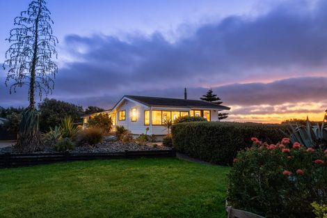 Photo of property in 115 Sims Road, Te Horo Beach, Otaki, 5581