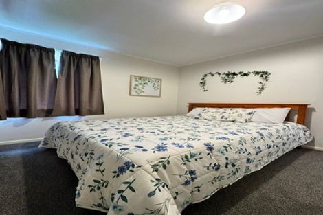 Photo of property in 7 Golf Road, New Lynn, Auckland, 0600