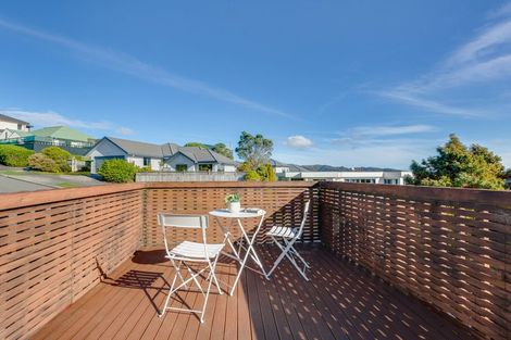 Photo of property in 21 Landsdowne Terrace, Karori, Wellington, 6012