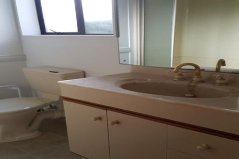 Photo of property in 2/22 Tobruk Crescent, Milford, Auckland, 0620