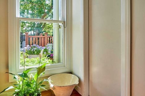 Photo of property in 17 Mahoe Street, Eastbourne, Lower Hutt, 5013