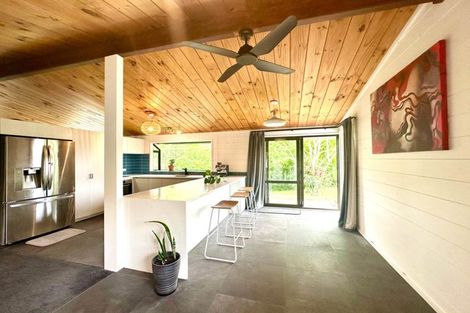 Photo of property in 646 Waitakere Road, Kumeu, 0891