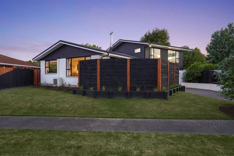 Photo of property in 11 Lombard Place, Avonhead, Christchurch, 8042
