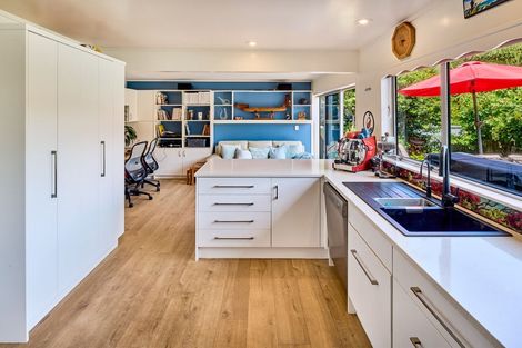 Photo of property in 7 Tui Terrace, Tawa, Wellington, 5028