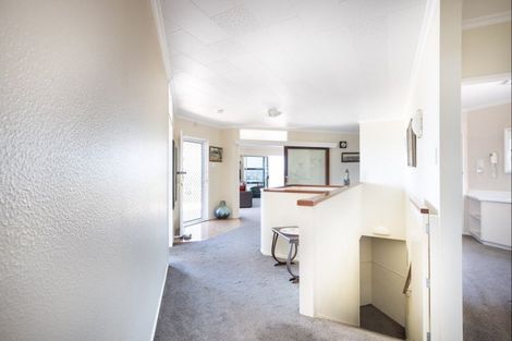 Photo of property in 19 Port View Crescent, Moturoa, New Plymouth, 4310