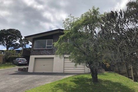 Photo of property in 1/104 Ravenwood Drive, Forrest Hill, Auckland, 0620